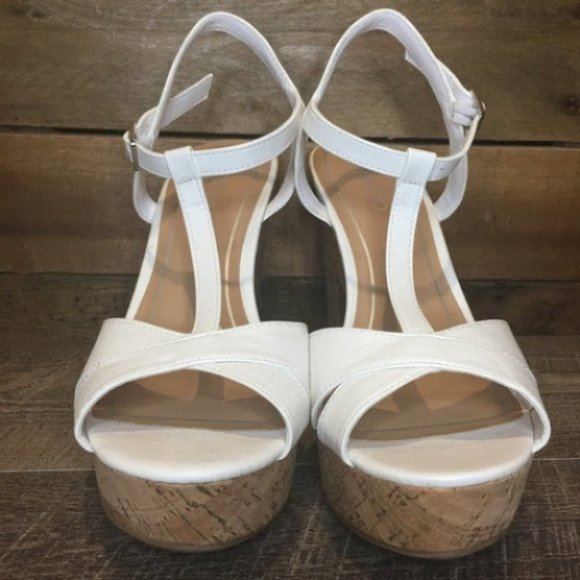 NEW Me Too T-Strap Platform Dress Sandals - Picture 2 of 9